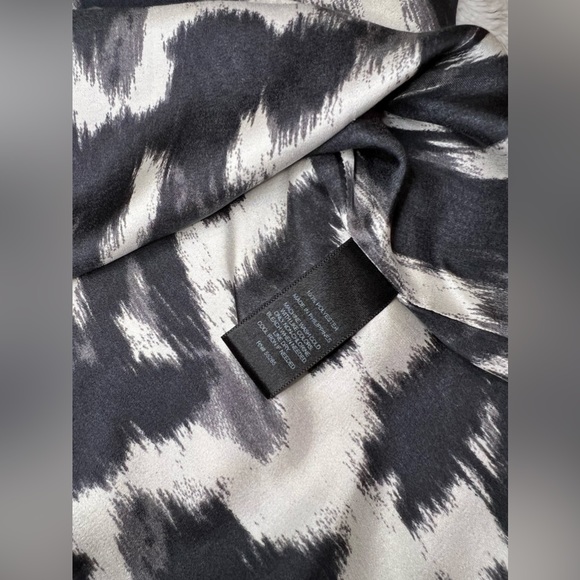 Express Woman’s Silk Leopard Print Batwing Blouse, Size Medium. - Picture 7 of 8